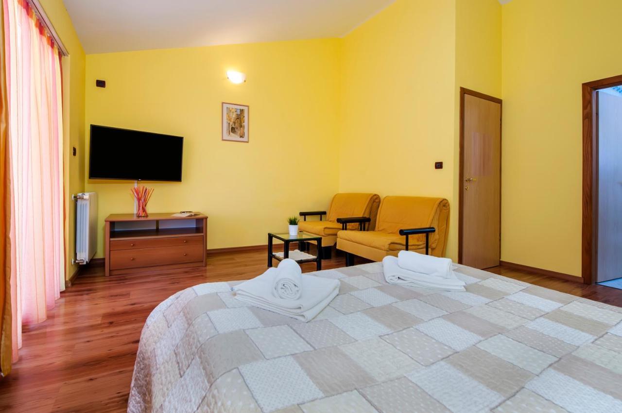 Apartments Modrusan Rovinj Buitenkant foto